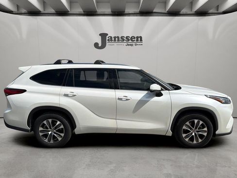 Used 2020 Toyota Highlander XLE FWD image 5