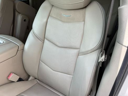 Used 2018 Cadillac Escalade ESV Luxury RWD image 30