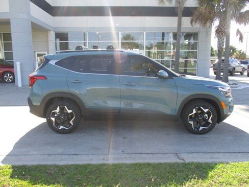 Used 2025 Kia Seltos EX w/ EX Sunroof Package image 2