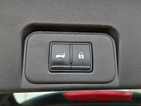 Used 2025 Nissan Rogue SV FWD image 9