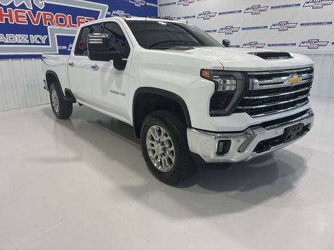 Used 2025 Chevrolet Silverado 2500 LTZ w/ LTZ Premium Package AWD/4WD image 10