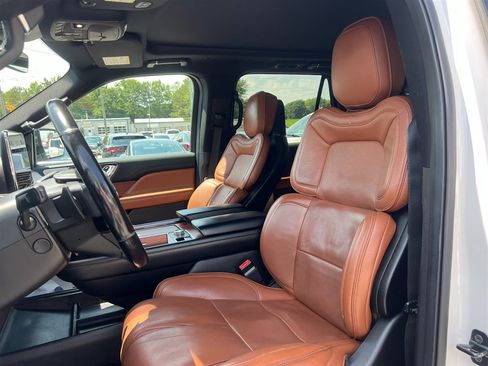 Used 2018 Lincoln Navigator Reserve w/ Technology Package AWD/4WD image 6