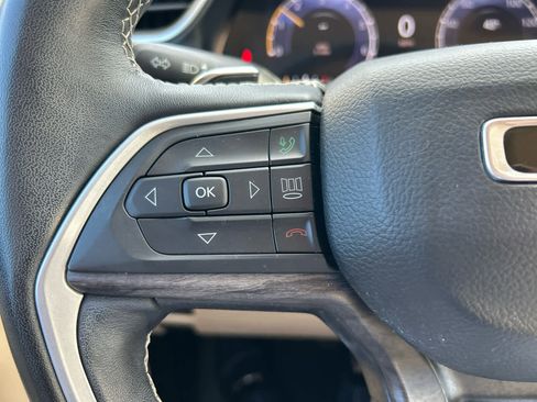 Used 2022 Jeep Grand Cherokee Limited image 25