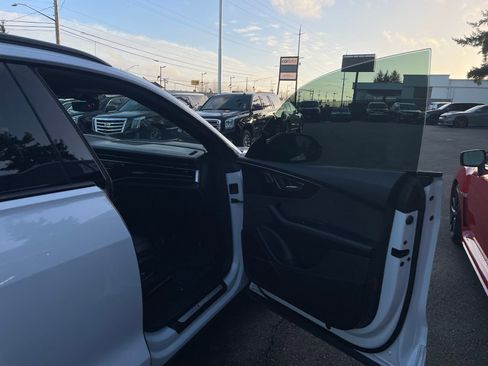 Used 2022 Audi RS Q8 4.0T image 38