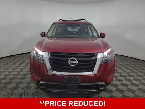 Used 2023 Nissan Pathfinder SV image 2