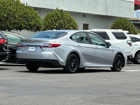 Used 2025 Toyota Camry LE FWD image 5