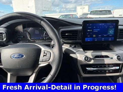 Used 2024 Ford Explorer XLT w/ Equipment Group 202A RWD image 9