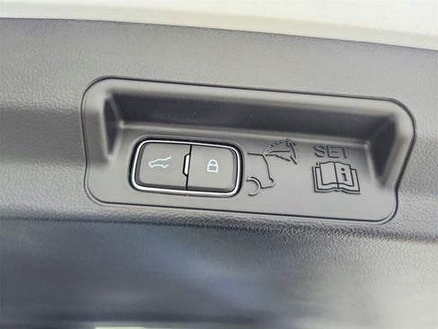 Used 2024 Ford Explorer Limited image 48