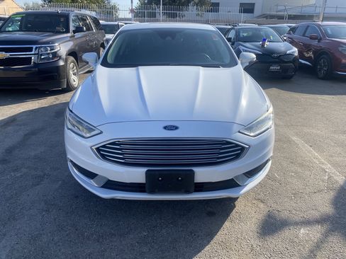 Used 2018 Ford Fusion SE w/ Equipment Group 602A FWD image 3