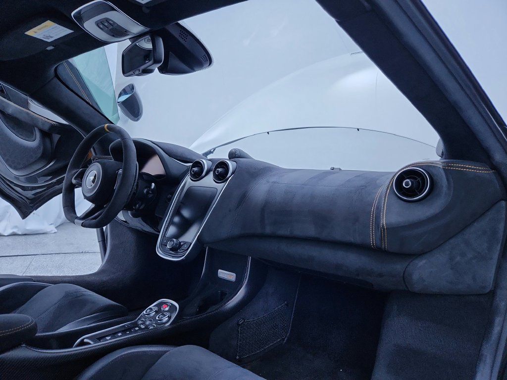 Used 2019 McLaren 600LT RWD image 18