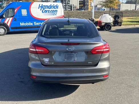 Used 2017 Ford Focus SEL image 9