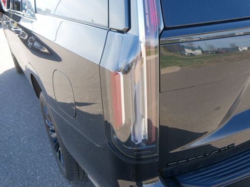 Used 2024 Cadillac Escalade ESV Sport w/ LPO, ONYX Package image 17