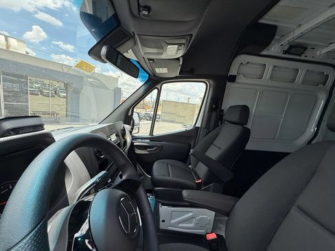 Used 2026 Mercedes-Benz Sprinter 2500 image 14