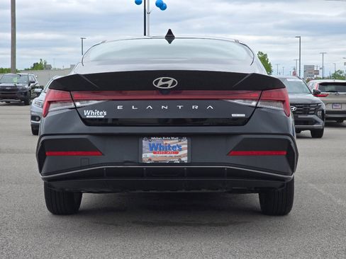 Used 2025 Hyundai Elantra Hybrid FWD image 9
