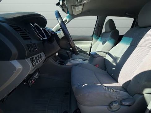 Used 2011 Toyota Tacoma 4x4 Double Cab w/ TRD Off-Road Pkg image 9