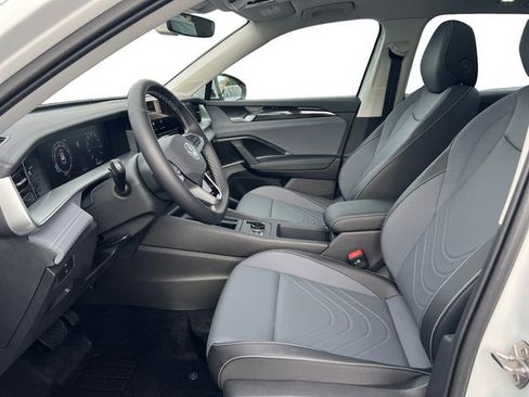 New 2025 Volkswagen Tiguan SE AWD/4WD image 13