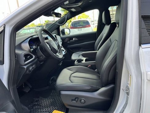 New 2026 Chrysler Voyager LX image 15