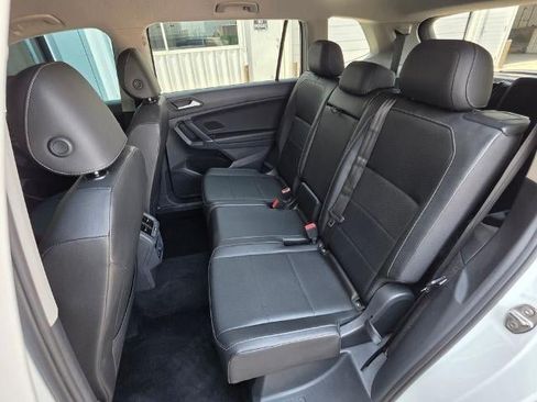 Used 2020 Volkswagen Tiguan SE FWD image 25