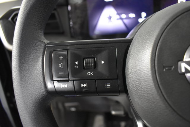 Certified 2025 Nissan Kicks SV AWD/4WD image 14