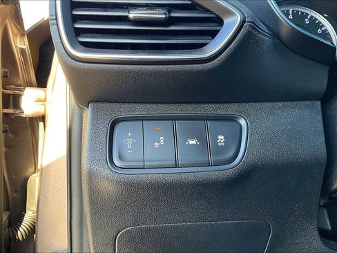 Used 2019 Hyundai Santa Fe SE image 29