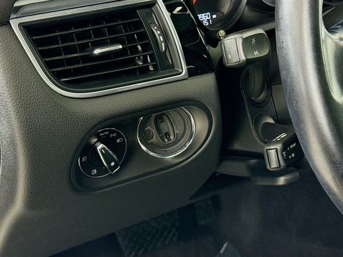 Certified 2018 Porsche Macan image 11