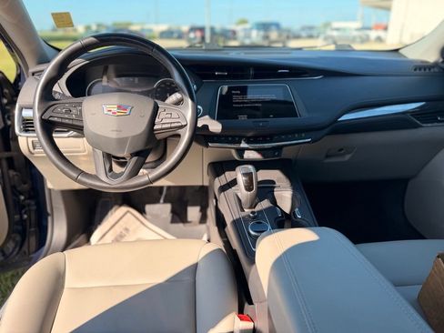 Used 2019 Cadillac XT4 Luxury w/ Cold Weather Package AWD/4WD image 12