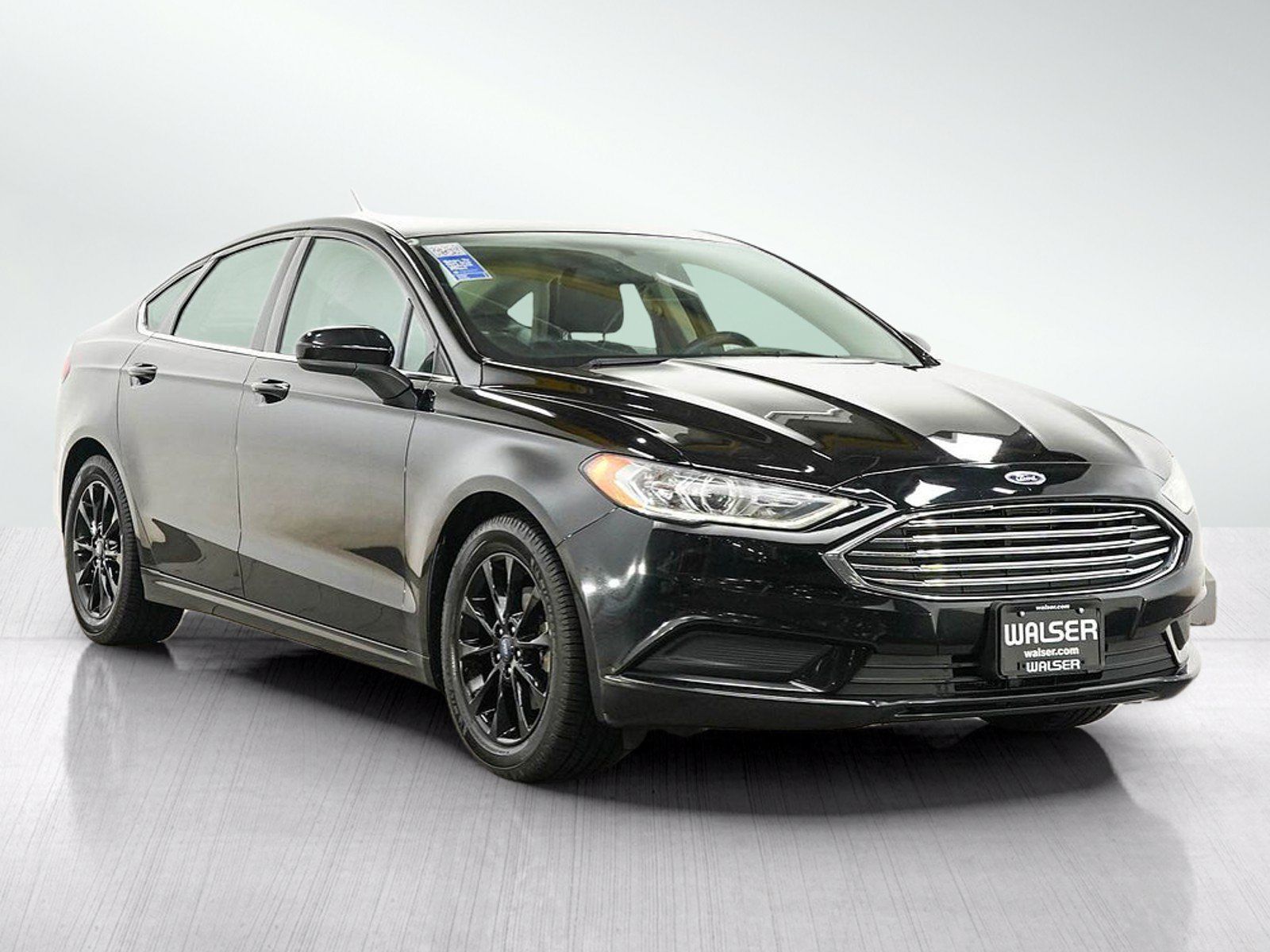 Used 2017 Ford Fusion SE w/ Fusion SE Technology Package FWD image 7