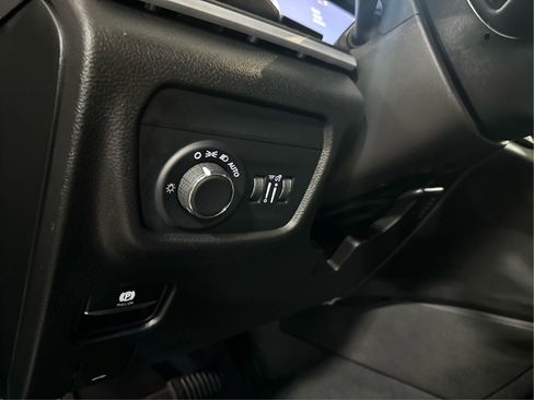 Used 2025 Jeep Grand Cherokee L Altitude AWD/4WD image 20