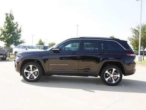 Used 2023 Jeep Grand Cherokee Limited AWD/4WD image 6