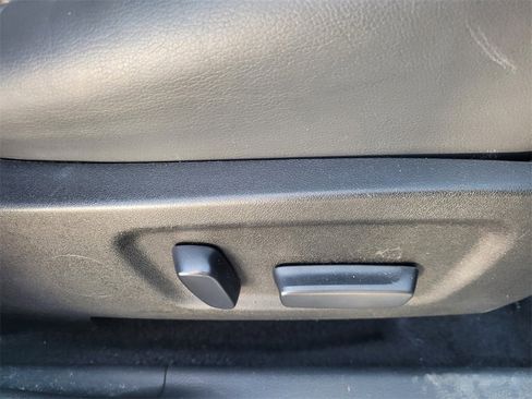 Used 2015 Toyota Highlander Limited image 17