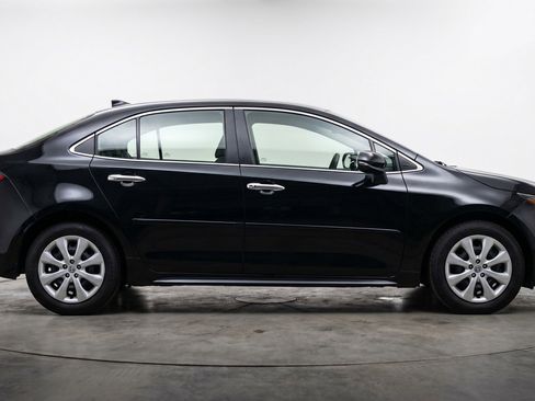 Used 2025 Toyota Corolla LE FWD image 11