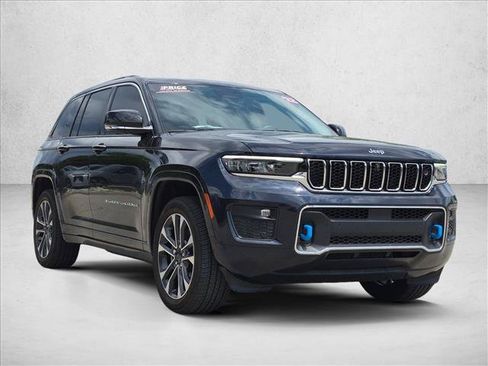 Used 2022 Jeep Grand Cherokee Overland w/ Advanced Protech Group III AWD/4WD image 3