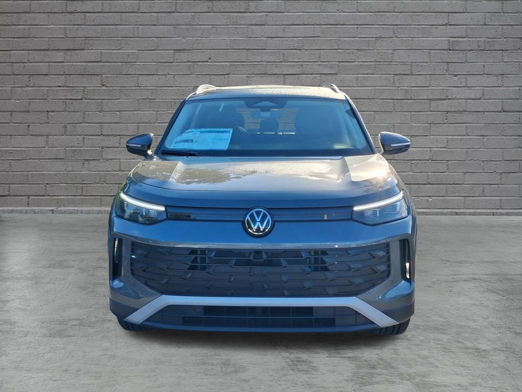 New 2026 Volkswagen Tiguan SE FWD image 2