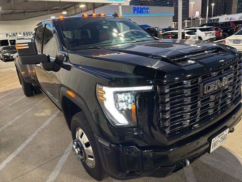 Used 2025 GMC Sierra 3500 Denali Ultimate AWD/4WD image 4