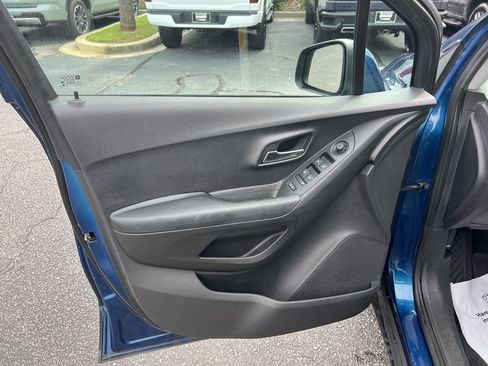 Used 2019 Chevrolet Trax LT w/ LT Convenience Package FWD image 14