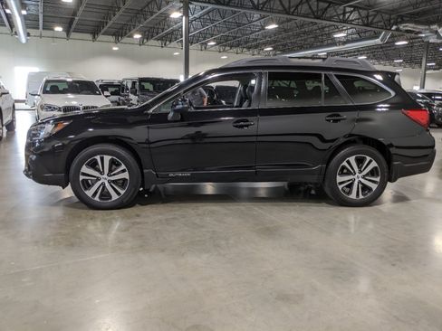 Used 2018 Subaru Outback 3.6R Limited AWD/4WD image 6