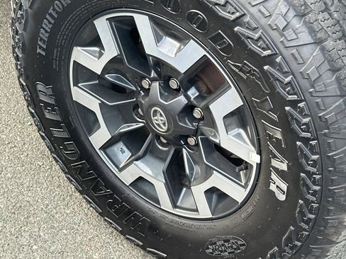 Used 2023 Toyota Tacoma TRD Off-Road image 4