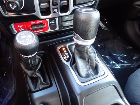 Used 2024 Jeep Wrangler Unlimited AWD/4WD image 14