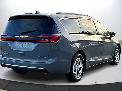 Certified 2023 Chrysler Pacifica Limited image 9