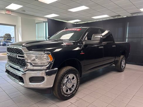 Used 2024 RAM 2500 Tradesman w/ Chrome Appearance Group AWD/4WD image 6