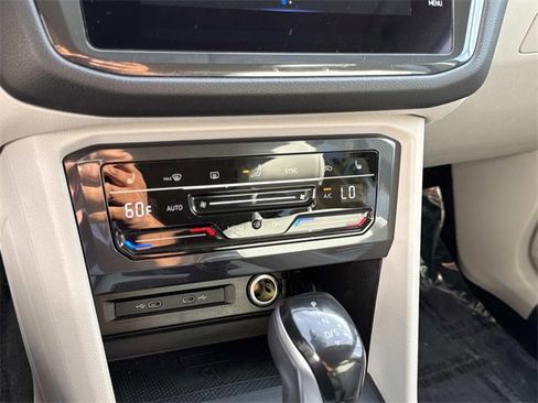 Certified 2022 Volkswagen Tiguan SE image 21