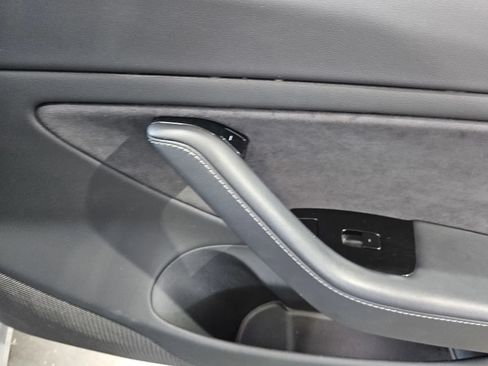 Used 2018 Tesla Model 3 Mid Range RWD image 6