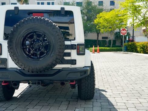 Used 2016 Jeep Wrangler Unlimited Rubicon AWD/4WD image 26