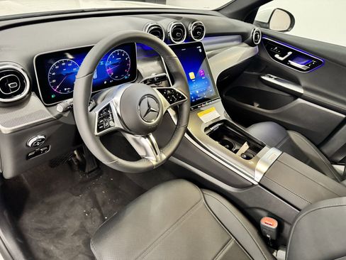 Certified 2025 Mercedes-Benz GLC 300 image 4