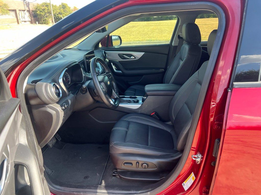 Used 2023 Chevrolet Blazer LT w/ Sound & Technology Package FWD image 6