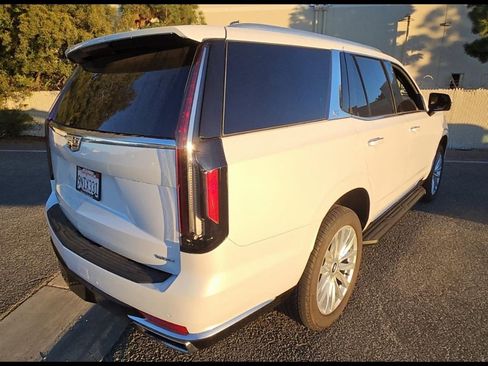 Used 2024 Cadillac Escalade Luxury image 9