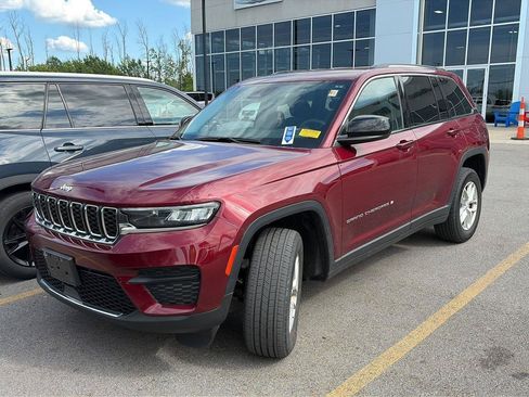 Used 2023 Jeep Grand Cherokee Laredo AWD/4WD image 15