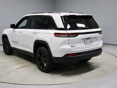 Used 2023 Jeep Grand Cherokee Altitude image 10