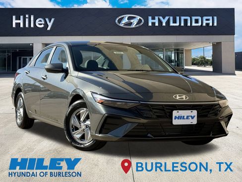 New 2026 Hyundai Elantra SE FWD image 3