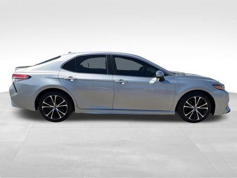 Used 2019 Toyota Camry SE FWD image 8